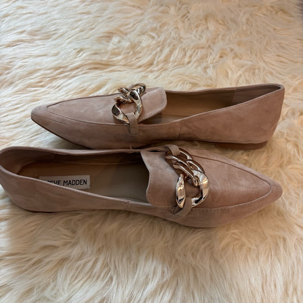 Steve Madden Tan Suede Pointed Toe Loafers with Gold Chain Detail - Picture 2 of 7